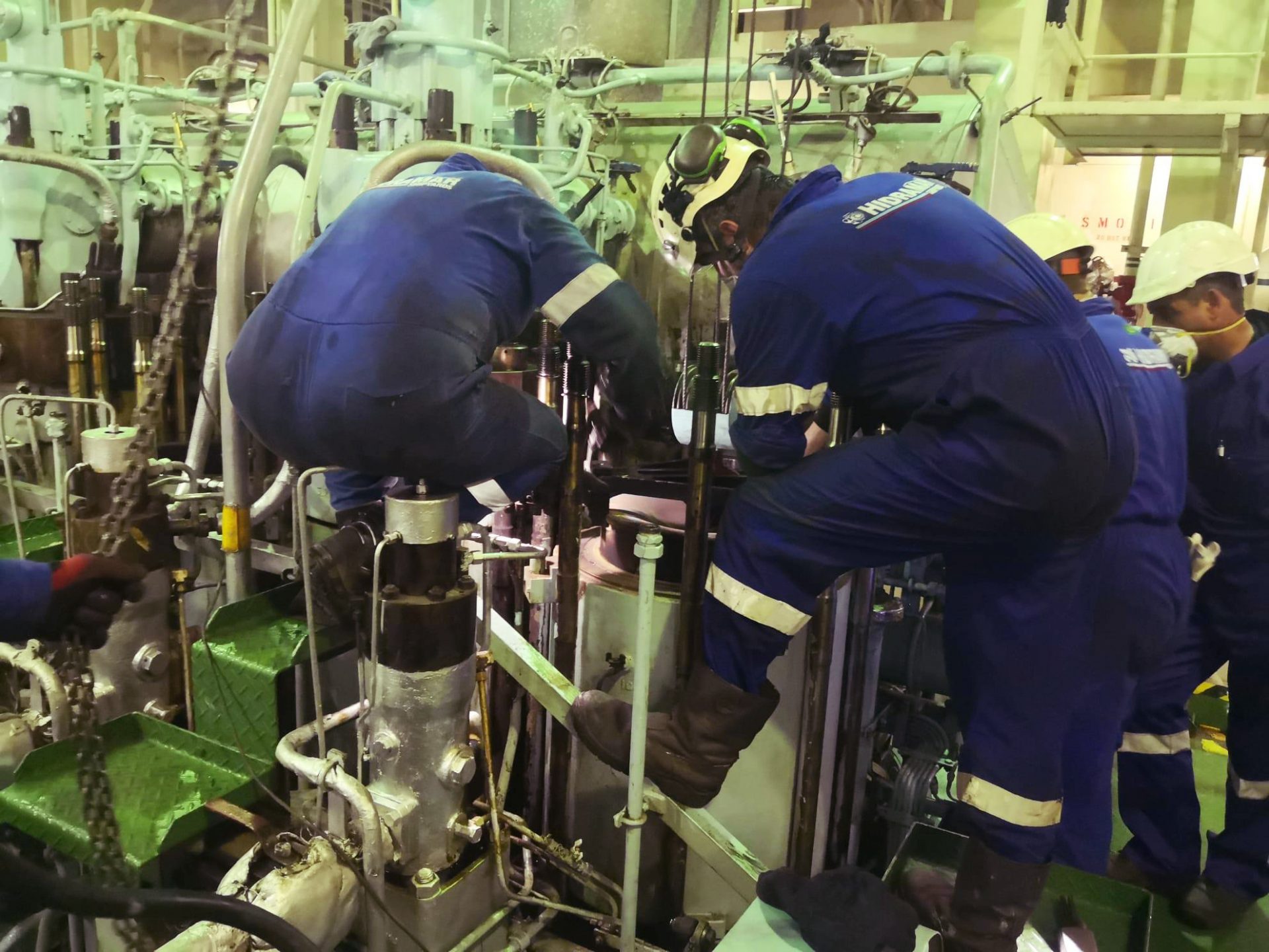 icarius main engine overhauling in las palmas canary islands